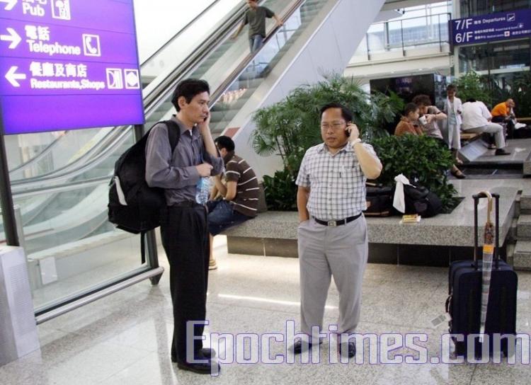 Unlike other democracy activists who were refused entry into Hong Kong on August 6, Zhang Xiaogang, supervisor and acting president of the Federation for a Democratic China (FDC) in Australia was able to make it in. (Pan Jingqiao/The Epoch Times)