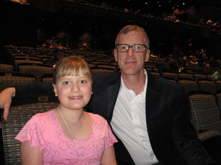 Mr. Curtis and his daughter Arialle (Maple Lynn/The Epoch Times)