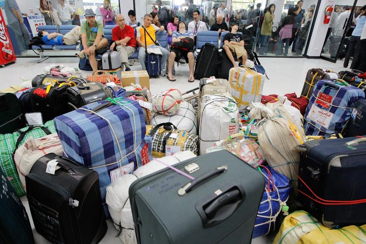 Travelers and their luggage pack the overcrowded U-Tapao military airport 165 km (102 miles) south of Bangkok, November 30, 2008 in Pattaya, Thailand. (Paula Bronstein/Getty Images)