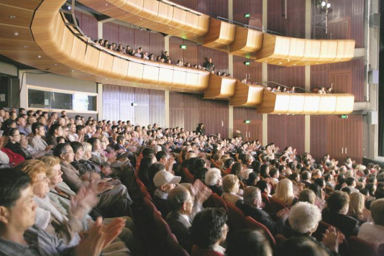 Audience members enjoying Shen Yun at the Parade Theatre in Sydney (The Epoch Times)