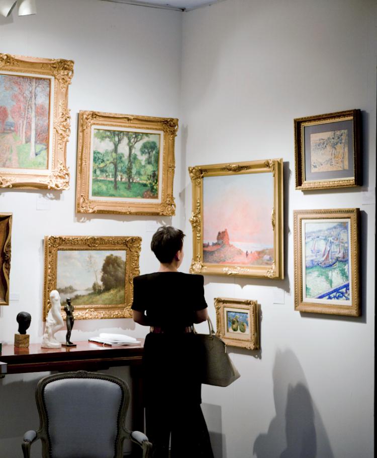 CHOICES: A woman surveys the options at the Avenue Antiques & Art at the Armory show. The show runs Sept. 30 through Oct. 3 at the Park Avenue Armory.  (Henry Lam/The Epoch Times)