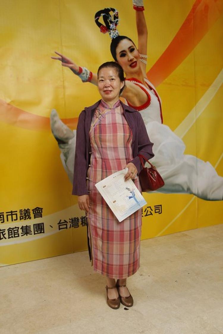 Ms. Chang, a calligrapher, a Chinese and an oil painter (The Epoch Times)