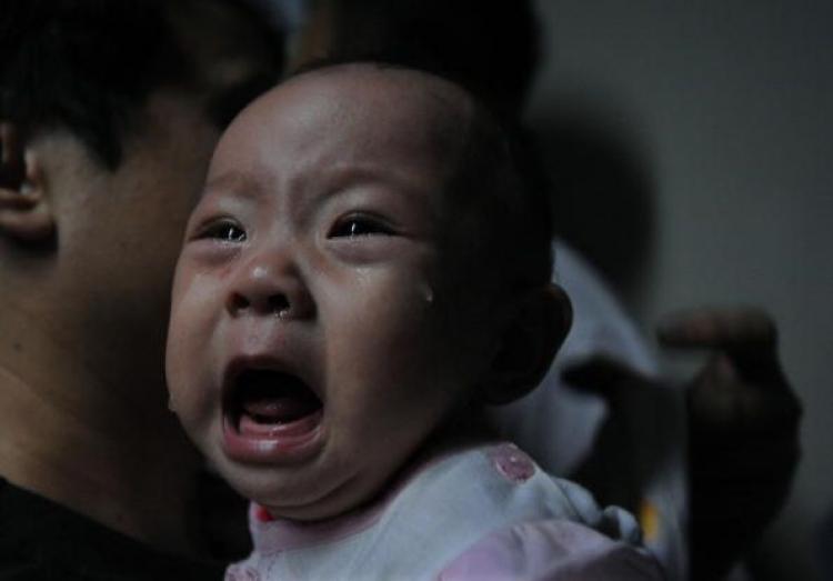 Infants in Wuhang, who ingested tainted milk, wait for Type B supersonic examination on September 17, 2008.  (China Photos/Getty Images)