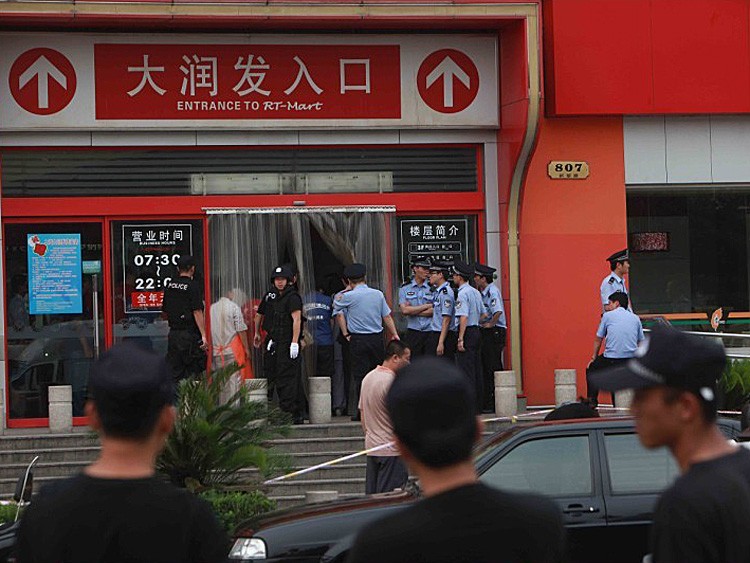 The supermarket where a locker exploded July 3 in Shanghai. (Weibo.com)