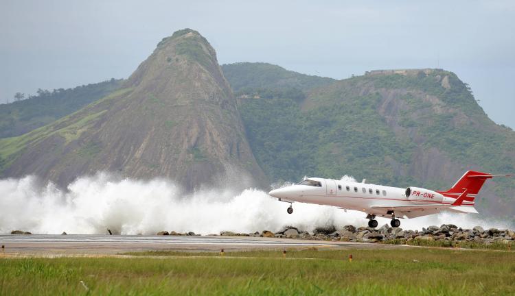A plane lands at Santos Dumond domestic airport in Rio de Janiero on April 9, 2010, as unusual waves hit the shores of Guanabara Bay. (Vanderlei Almeida/Getty Images)