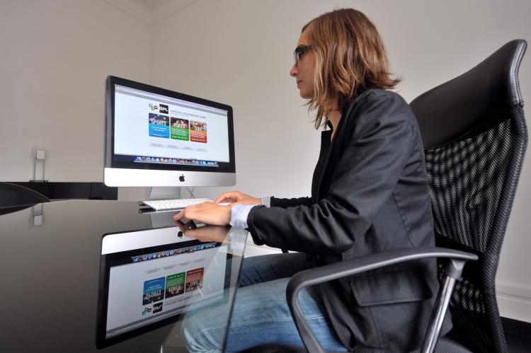 Broadband internet prices in the U.S. have neither grown or fallen by much the past three years, a recent report has shown. (BERTRAND LANGLOIS/AFP/Getty Images)