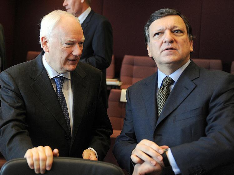 President of the European Investment Bank (EIB) Philippe Maystadt (L) talks with European Commission President Jose Manuel Barroso on March 18, 2009, before a meeting with European Commissioners in the EU Commission headquater in Brussels.   (Dominique Faget/AFP/Getty Images)