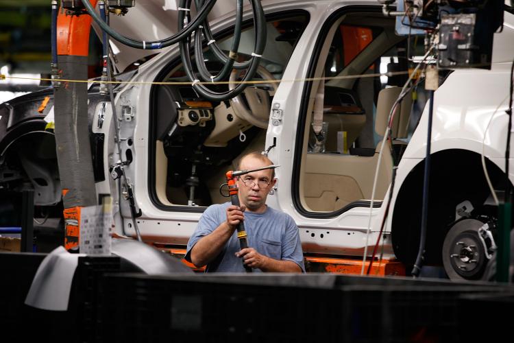 A worker builds cars on the assembly line at Ford's Chicago Assembly plant August 4, 2009 in Chicago, Illinois. (Scott Olson/Getty Images)