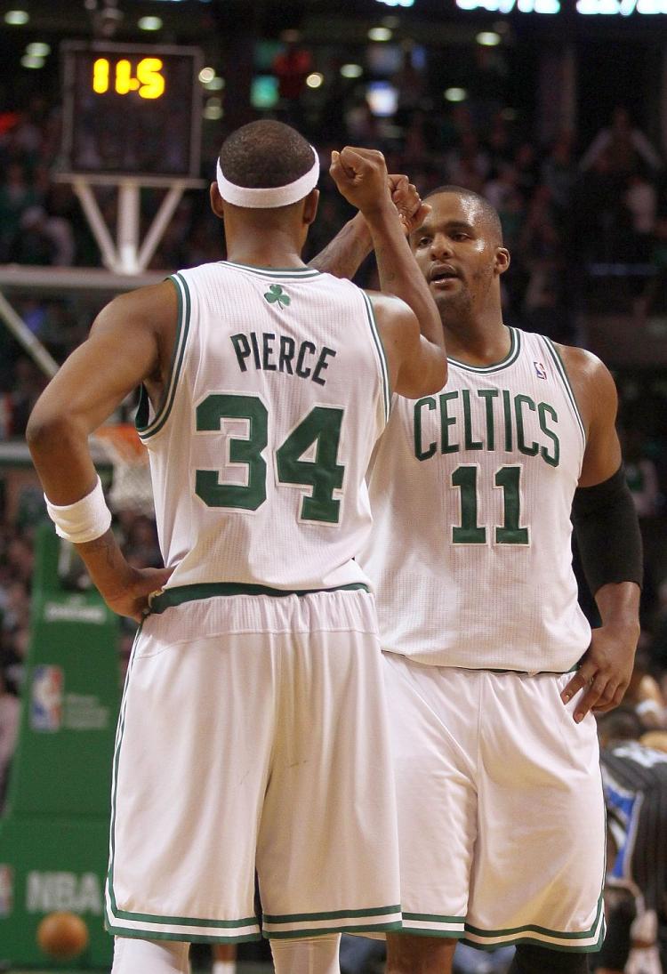 FINISHERS: Paul Pierce and Glen Davis helped lead the Celtics to a late comeback against the New York Knicks on Monday. (Elsa/Getty Images )