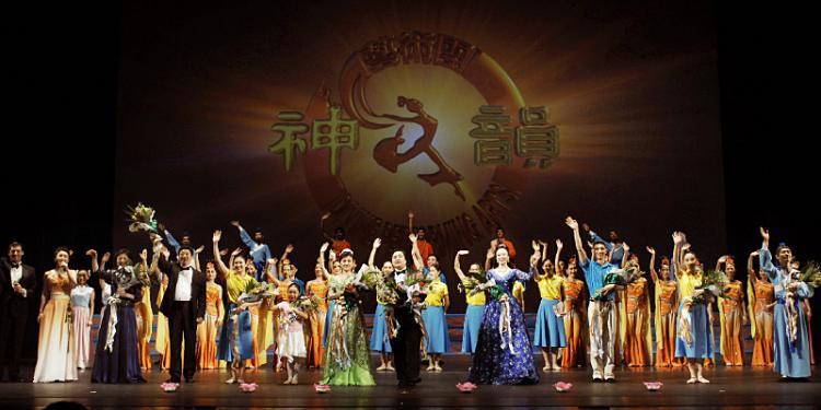 The DPA cast takes a curtain call. (The Epoch Times) ()