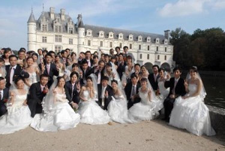 Wedding costs in China have risen greatly over the past 30 years.  (Getty Images)