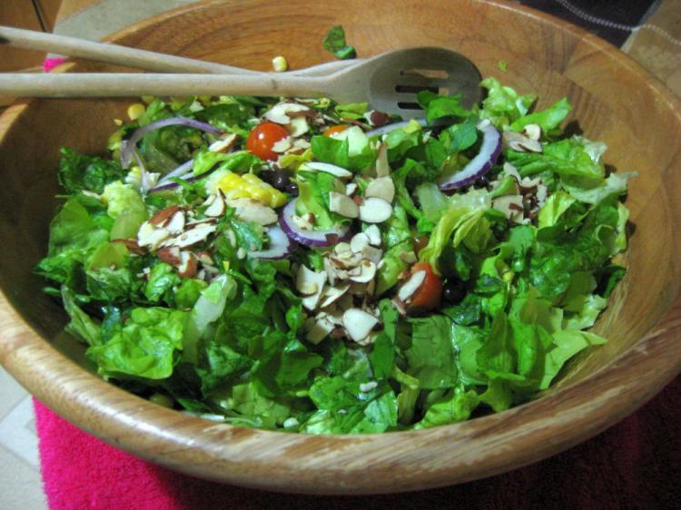 Blue cheese, fresh roasted corn on the cob, and black beans make this salad a winner. (Maureen Zebian/The Epoch Times)