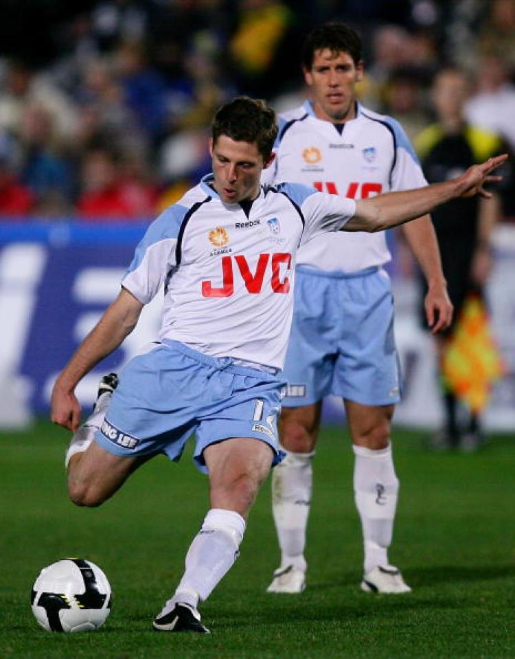 Curl it like â��Young King Coleâ��â�¦Sydney FCâ��s Shannon Cole takes a free kick during his teamâ��s 3â��2 away win against the Central Coast Mariners. (Matt King/Getty Images)