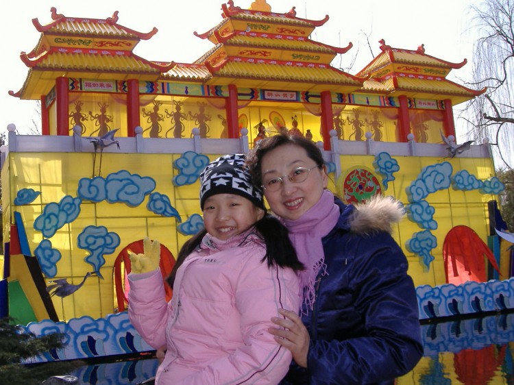 Cui Aimin enjoys time with her daughter in China