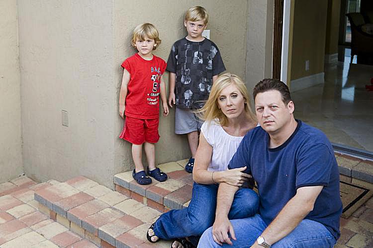 The Willis family, (R-L) John, wife Lori, and their children, Brannon, 5, and Alex, 3 ½, outside their Parkland, Florida, home built with Chinese-made drywall. (Yelena Bleiman) The Willis family, (R-L) John, wife Lori, and their children, Brannon, 5, and Alex, 3 ½, outside their Parkland, Florida, home built with Chinese-made drywall. (Yelena Bleiman)