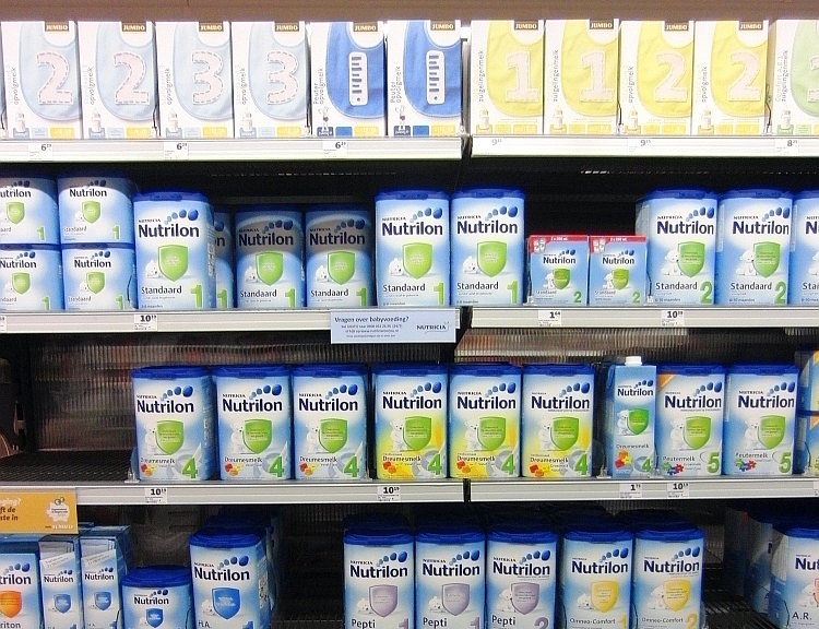  A rack filled with Infant Formula in a Dutch supermarket on Feb. 12. (Peter Valk/Epoch Times Staff) 