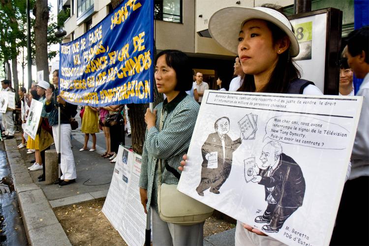 Protesters outside the HQ of Eutelsat in Paris demonstrated against the end of the uncensored NTDTV news broadcast into China on the eve of the Olympics. (Jan Jekielek/The Epoch Times)