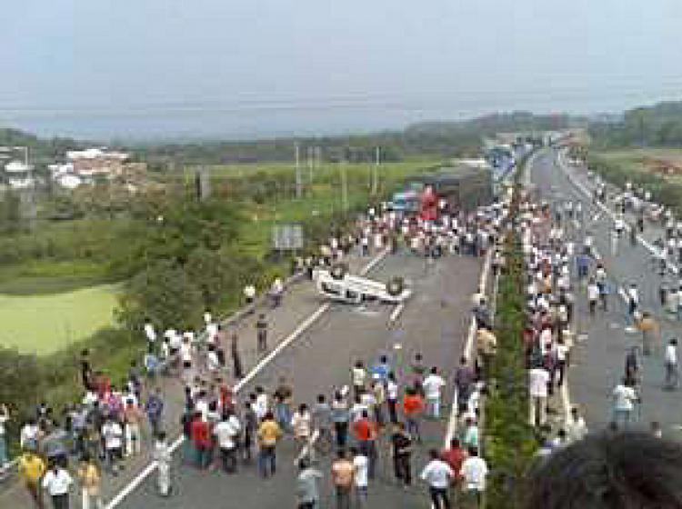 Over 10,000 people in Nankang city, Jiangxi province, protested the new tax law. (The Epoch Times archive)