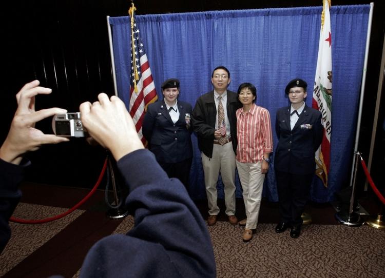 Close to 60 percent of millionaires in mainland China have either finished business emigration proceedings or are considering business emigration. In the picture, a couple have just become nationalized American citizen in San Francisco. (Justin Sullivan/Getty Images)