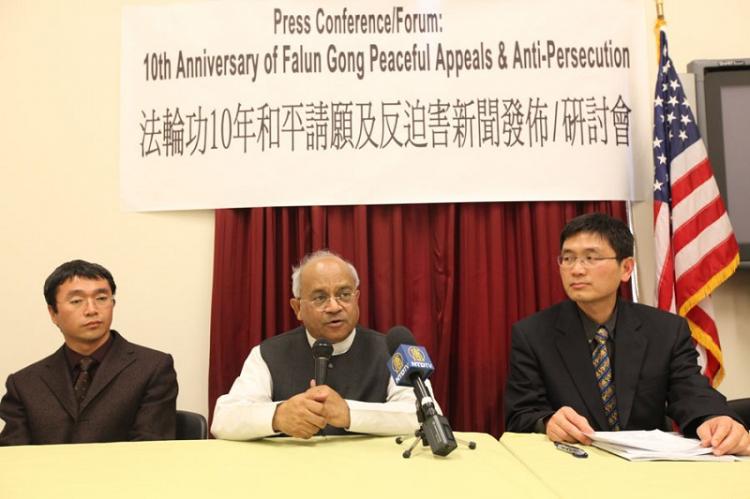 Dr. Sun Yanjun (left), professor and researcher of the Psychology of Religion at the University of Hawaii, quit the Chinese Communist Party last February; Dr. Ved Pratap Vaidik (center), Chairman of the Council for Indian Foreign Policy; and Dr. Huang Tsuwei (right), Global Service Center for Quitting the CCP. They spoke at a forum April 30 in Washington, D.C., commemorating the 10th anniversary of the persecution of Falun Gong in China. (Ximing/ Epoch Times)