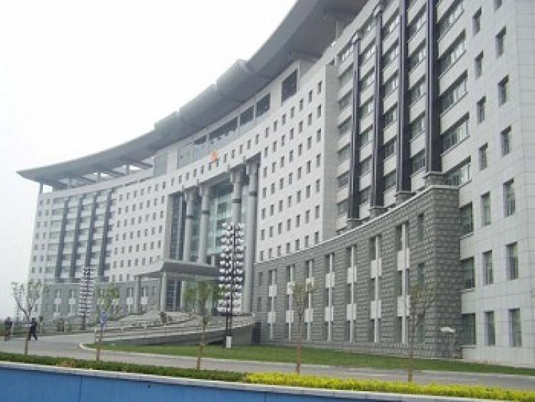  200 million yuan ($29.2 million) was redistributed from disaster relief funds to pay administration fees and build offices last year. These new luxurious office buildings are located in cities such as Tengzhou in the Shangdong Province. (Internet photo)