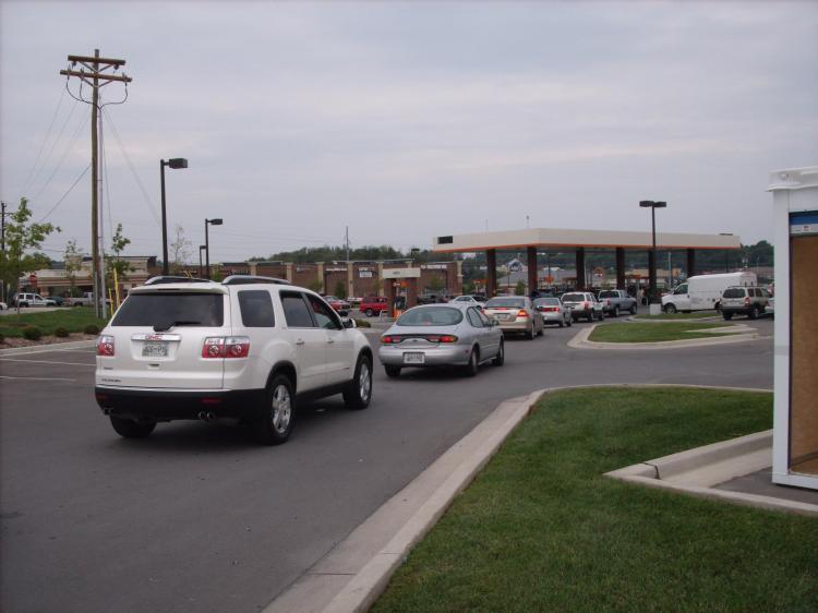 Long lines at the Home Depot gas station in Smyrna, TN on September 20. (The Epoch Times)