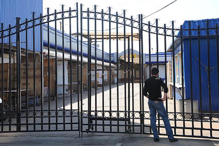The Russian government closed the Moscow's Cherkizovsky Market on June 29, a business place where about 80,000 Chinese businessmen traded. (AFP/Getty Images)