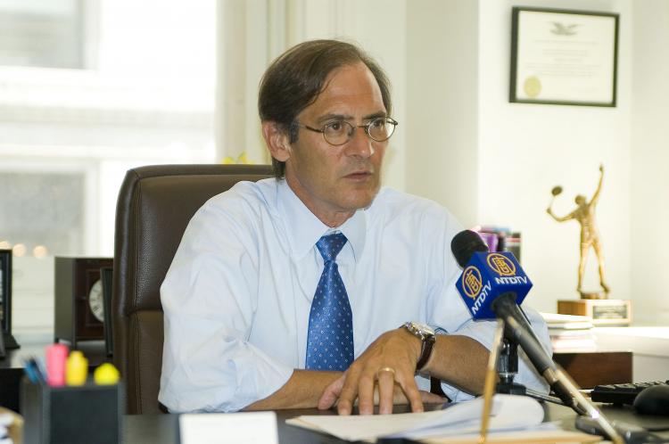 POSSIBLE EXPULSION: Attorney Robert Gottlieb discusses legalities surrounding the attacks against Falun Gong practitioners that began on May 17, alleged to have been instigated by Chinese Consul General Peng Keyu. Peng could be expelled from the country if found guilty.(Kannan Sankaran/The Epoch Times)