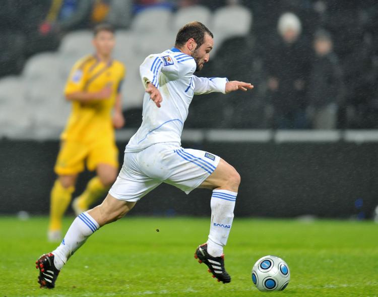 ON THE WAY TO GOAL: Greece's Dimitrios Salpigidis runs to score against Ukraine during their FIFA World Cup 2010 playoff qualification match in Donetsk on Wednesday. (SERGEI SUPINSKY/AFP/Getty Images)