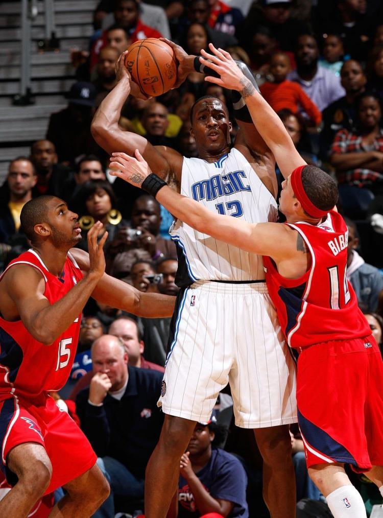Dwight Howard carried the Orlando Magic to a 93-76 win against the Atlanta Hawks on Thanksgiving night at the Philips Arena. (Kevin C. Cox/Getty Images)