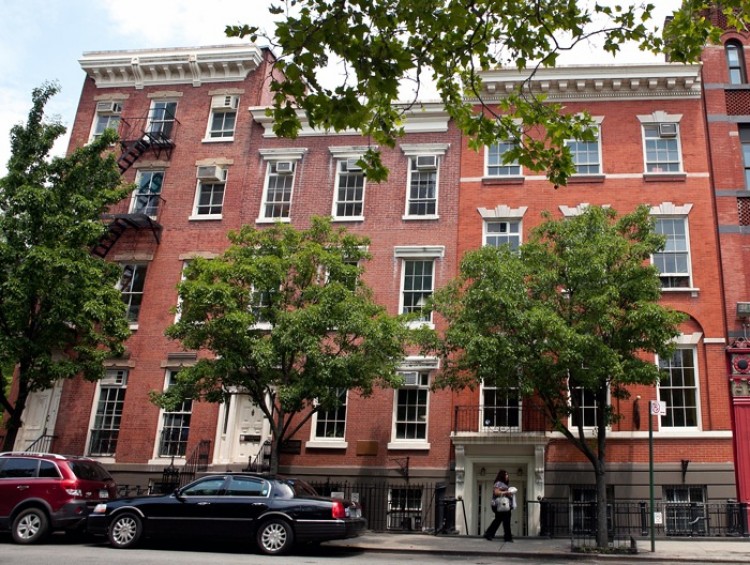 The Henry Street Settlement, founded in 1893 by nurse Lillian Wald, is now headquartered in three contiguous Federal style row houses.  (Amal Chen/The Epoch Times)