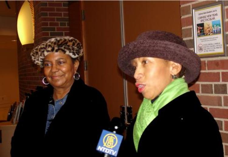 (L-R) Ms. Henderson and her friend, Ms. Mickles. (The Epoch Times)