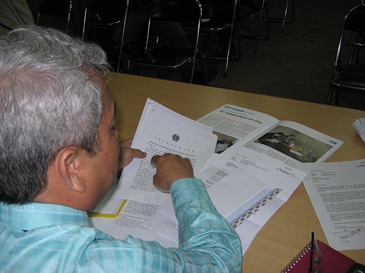 Johny Nelson Simanjuntak, an investigator for the Indonesian Human Rights Committee (Komnas Ham Indonesia), holds a letter from the Chinese Embassy to the Indonesian Ministry of Foreign Affairs. The letter asks the Ministry to prevent Radio Era Baru from broadcasting.  (Xie Menghan/The Epoch Times)