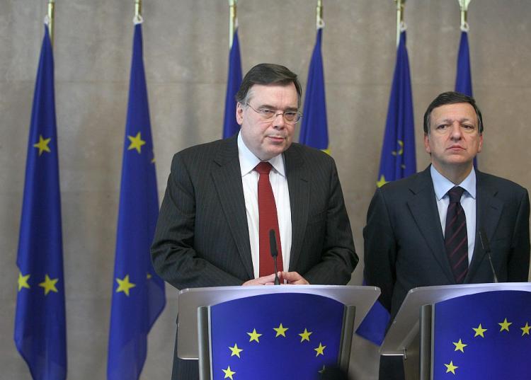 European Commission President Jose Manuel Barroso (R) and Iceland Prime Minister Geir Haarde hold a press conference on Feb. 27, 2008, after their bilateral meeting at the EU headquarter in Brussels.  (Thierry Monasse/AFP/Getty Images)
