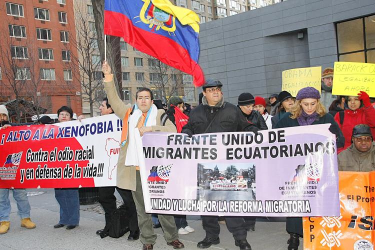 Immigrants rights groups rallied at the Federal building in lower Manhattan on Wednesday, calling for President Obama to be inclusive in his immigration policies and to stop raids and deportations. (Li Xin/Epoch Times)