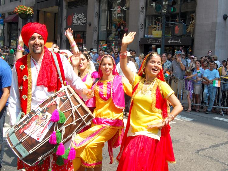 Men and women in traditional Indian garb danced along Madison Ave. in the 29th annual India Day Parade. (Eyal Levinter/The Epoch Times)