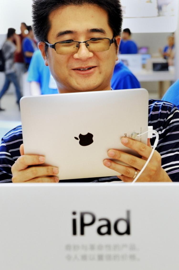 TABLET COMPUTER: Event guests play with the new Apple iPad during an Apple event on Jan. 27, 2010, in San Francisco. (Ryan Anson/AFP/Getty Images)