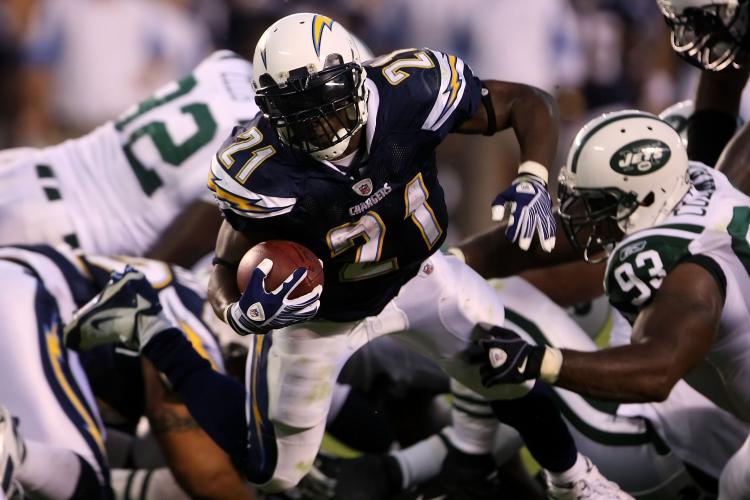 The Jets defense will be ready for Bolts running back LaDanian Tomlinson. Above action, Sept 22, 2008 file photo. (Stephen Dunn/Getty Images)