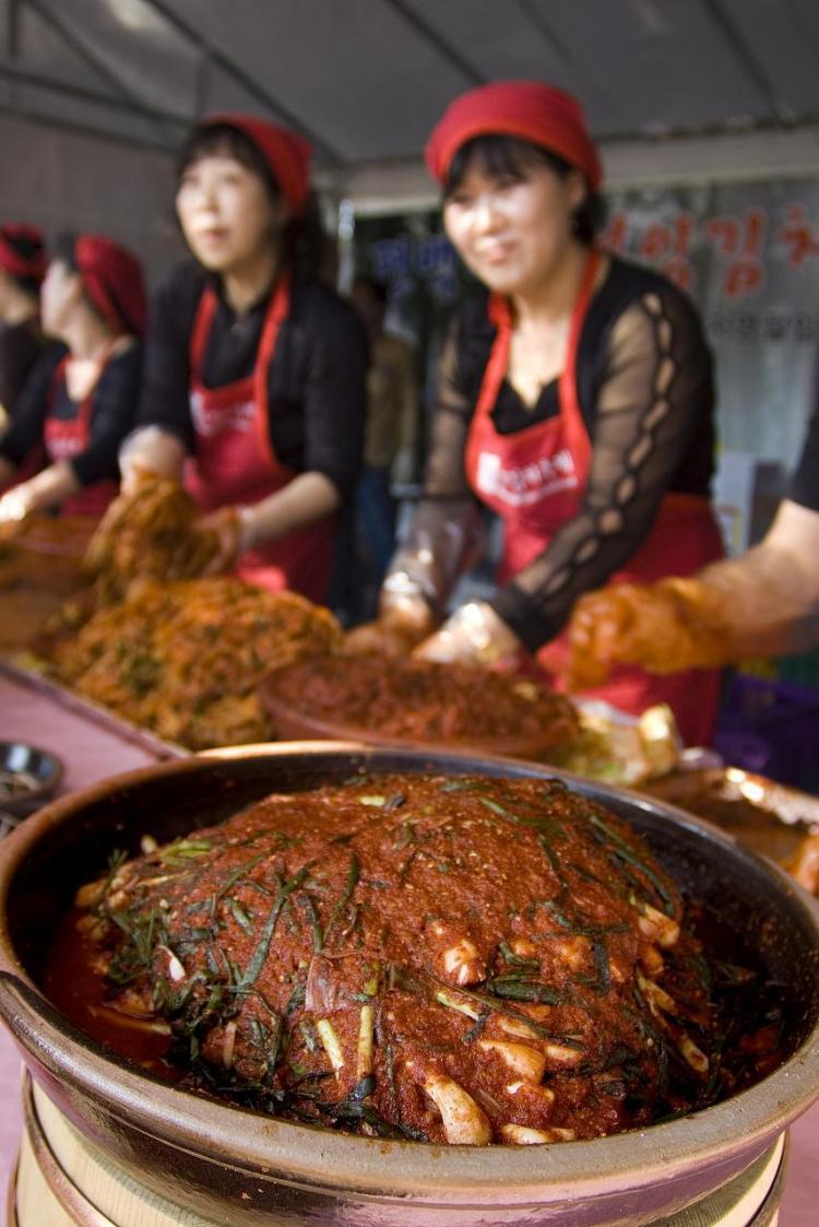 The Mid-October kimchi festival is the time for Koreans to stock up on winter supplies of kimchi, the staple pickled vegetable dish that is so ubiquitous in Korean cuisine. (Jarrod Hall/The Epoch Times)