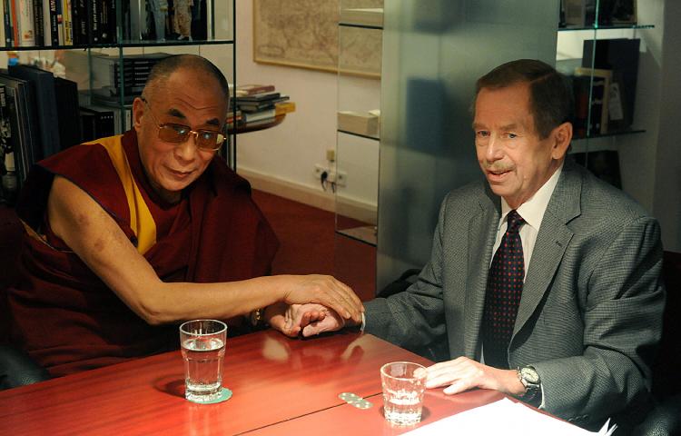Former Czech President Vaclav Havel (R) and exiled Tibetan spiritual leader Dalai Lama pose for photographers on December 1, 2008 in Prague.   (Michal Cizek/AFP/Getty Images)