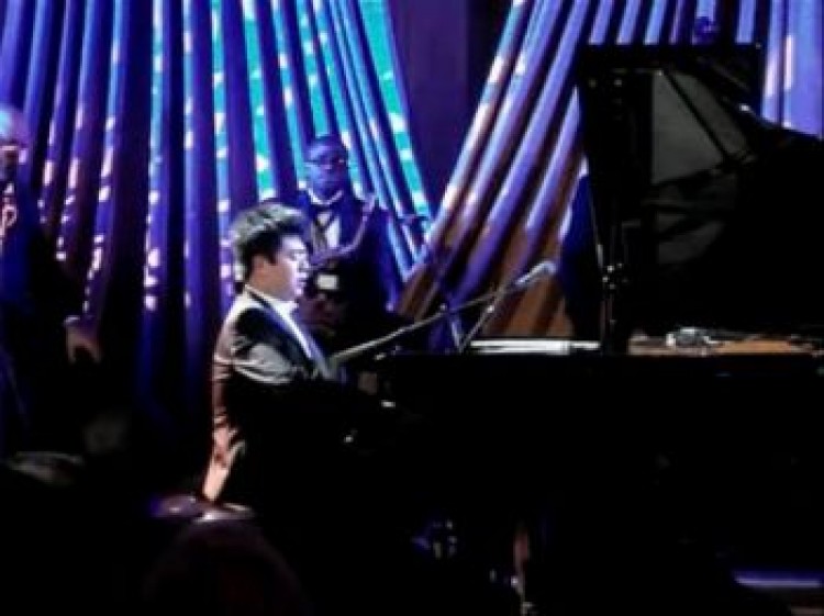 Lang Lang, a Chinese pianist, plays the piano at the White House on Friday, Jan. 21. The music he is playing is the theme song from an anti-American propaganda movie about the Korean War. (Screenshot taken from Youtube)
