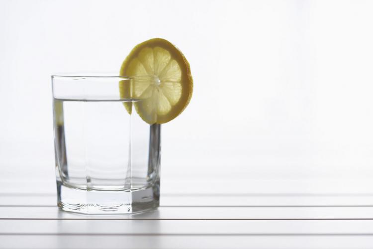 Lemon water, the worldwide traditional beverage used while fasting. (photos.com)