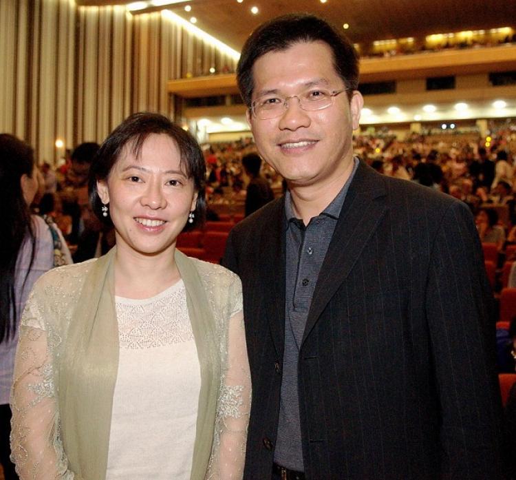 Lin Chialong, currently director of Taichung Development Association, and his wife, Liao Wan. (Li Yuan/The Epoch Times)