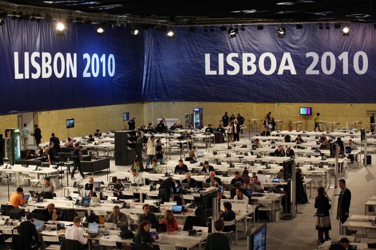 Journalists work in the press centre of the NATO Summit on November 18, 2010 in Lisbon, Portugal.  (Peter Macdiarmid/Getty Images)