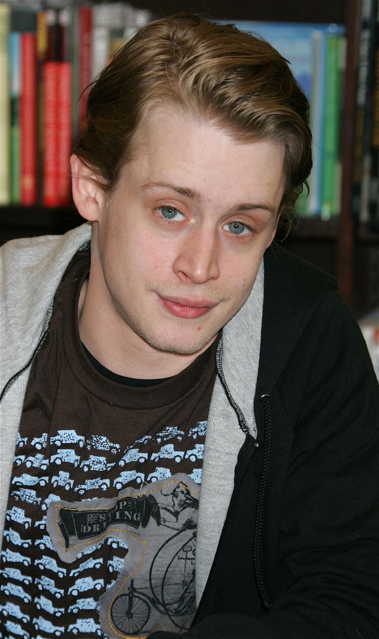 Macaulay Culkin attends a signing for his book 'Junior' at Barnes & Noble Booksellers at The Grove on March 18, 2006 in Los Angeles, California. (David Livingston/Getty Images)