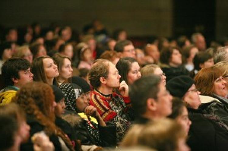 The audience at the Divine Performing Arts 2009 World Tour in Minneapolis. (The Epoch Times)