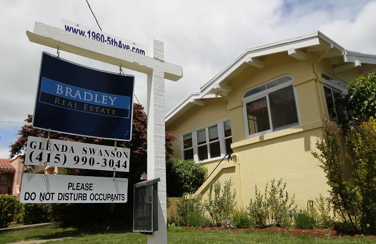 Mortgage rates again fell to record low levels during the week, according to Freddie Mac on Thursday. (Justin Sullivan/Getty Images)