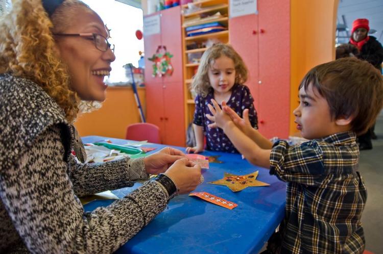 Kids make Kwanzaa-inspired artwork on Thursday at the Brooklyn Children's Museum.  (Aloysio Santos/The Epoch Times)