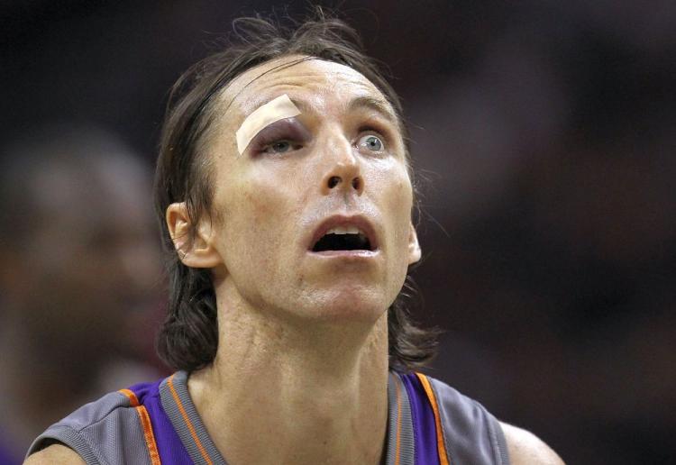 Guard Steve Nash #13 of the Phoenix Suns. Nash helped drive the Phoenix Suns to a 107-101 victory against the San Antonio Spurs. (Ronald Martinez/Getty Images)