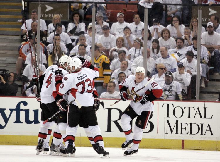 Chris Neil (right) celebrates his goal in a big win for the Ottawa Senators on Wednesday against the Pittsburgh Penguins. (Justin K. Aller/Getty Images)